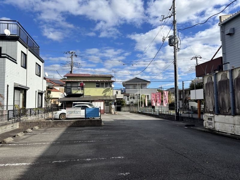 レオパレス花 駐車場