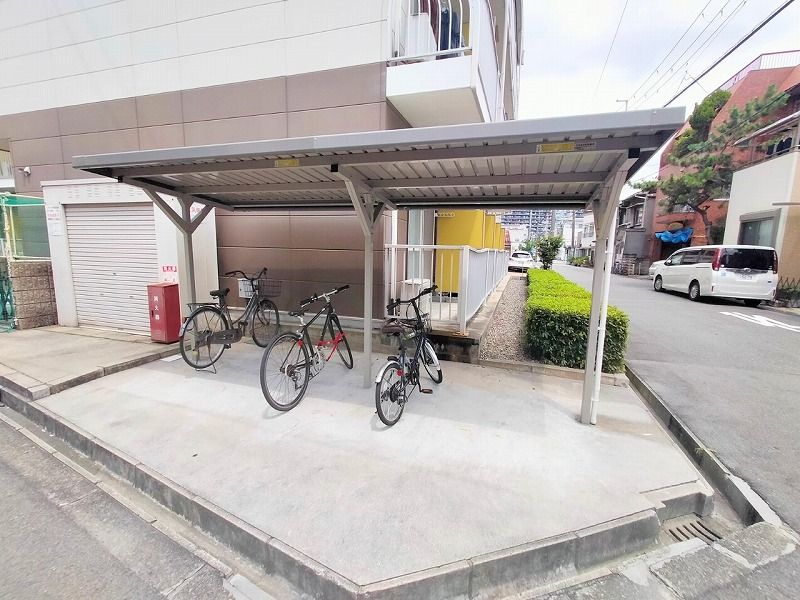 レオパレス三津屋 エントランス