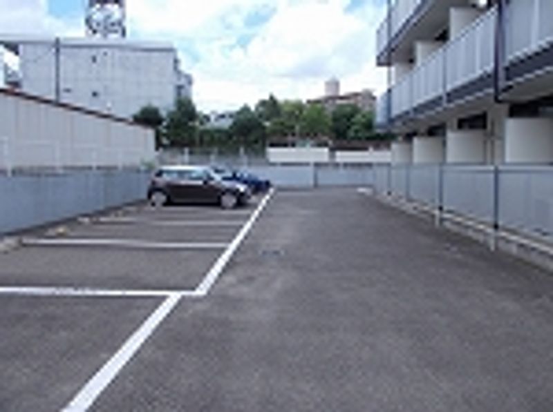 レオパレスクレール国見 駐車場