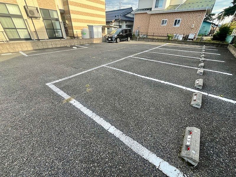 レオパレス野村 駐車場