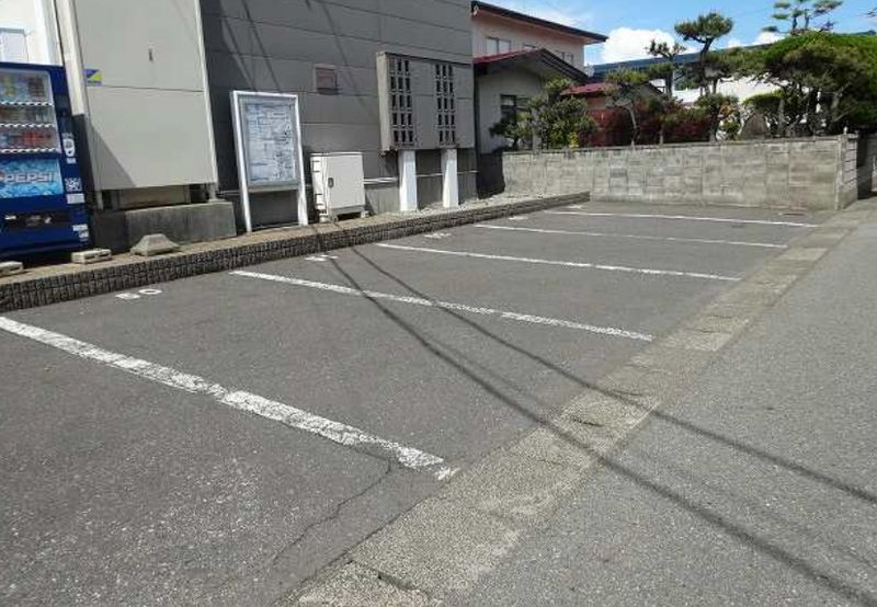 レオパレス泉１ 駐車場