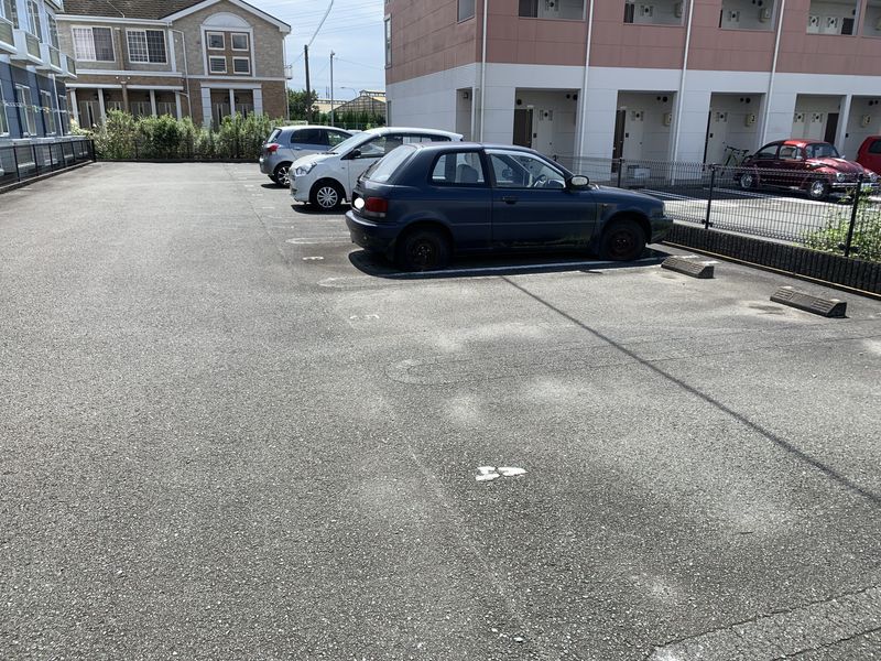 レオパレスグリーンゲートⅡ 駐車場