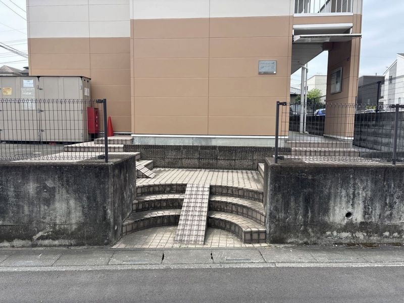 レオパレスα エントランス