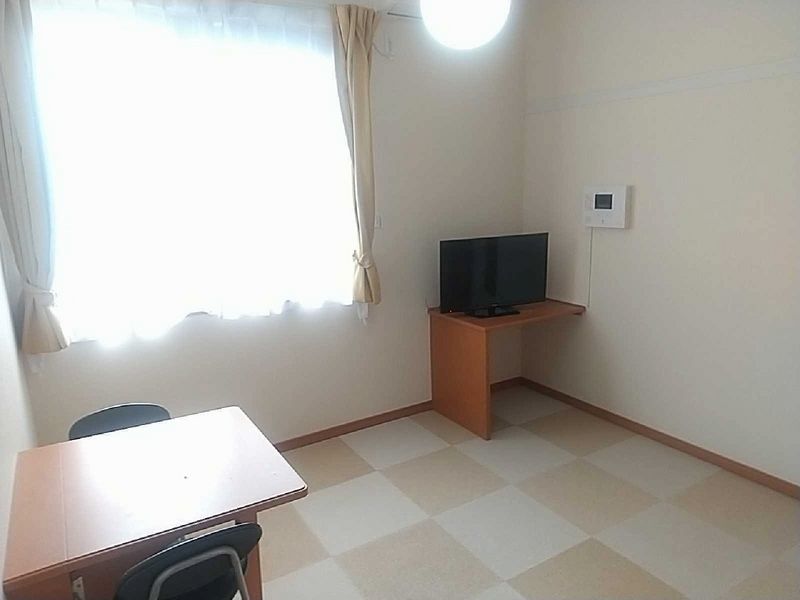 レオパレスＴＡＫＡＫＩ 居間