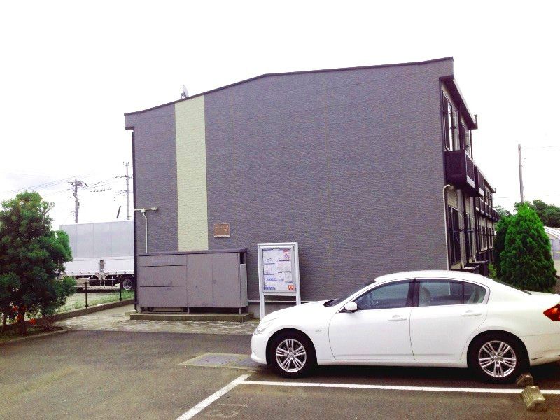 レオパレスグリーングレイス 駐車場