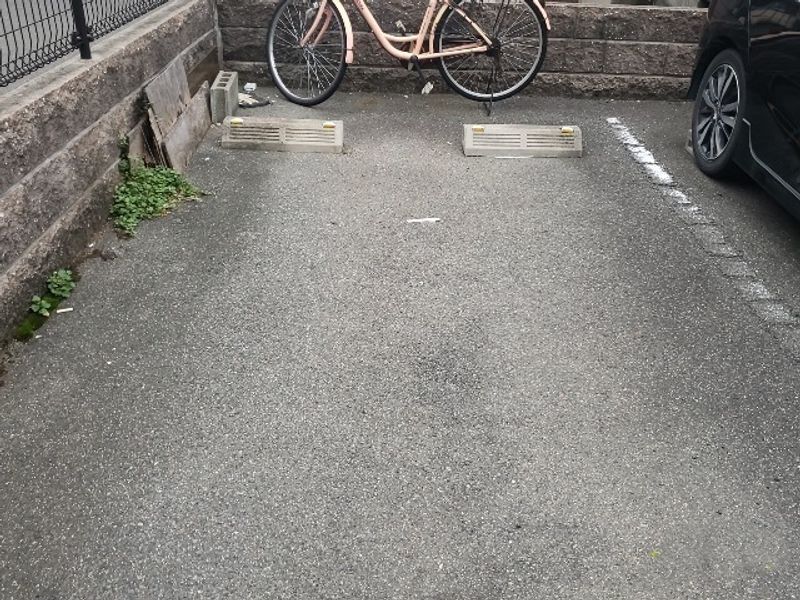 レオパレスレミネンス 駐車場