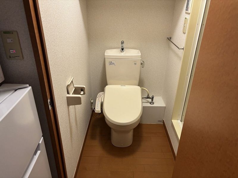 leopalace West Gold Toilet