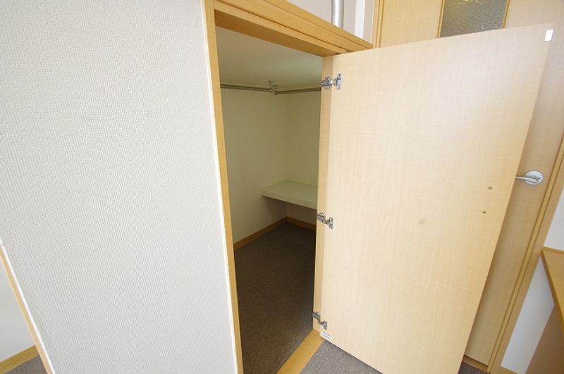 レオパレスアルタイル 収納