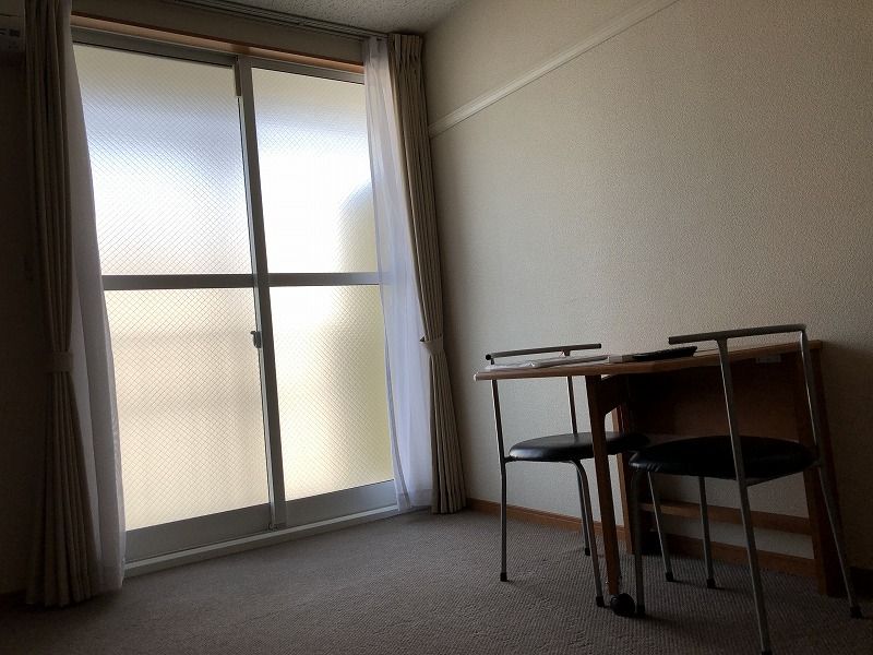 レオパレスバンリュ 居間