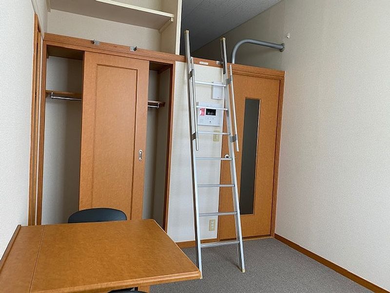 レオパレスルミエールエスト 居間