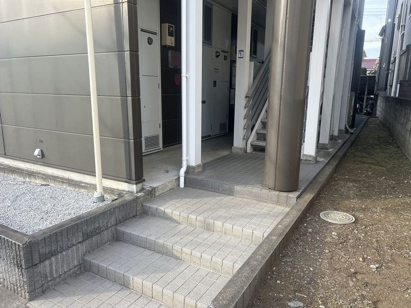 leopalace Maehara Entrance