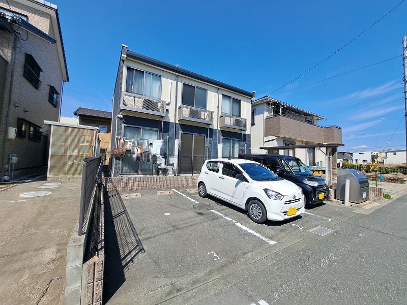 レオネクストサン　カーム 駐車場
