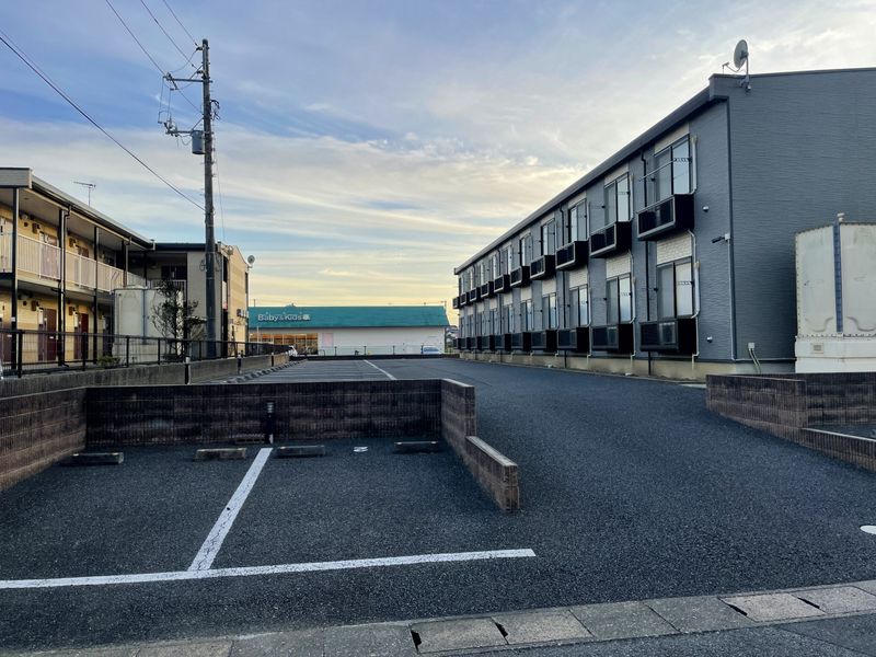 レオパレスディアコート 駐車場
