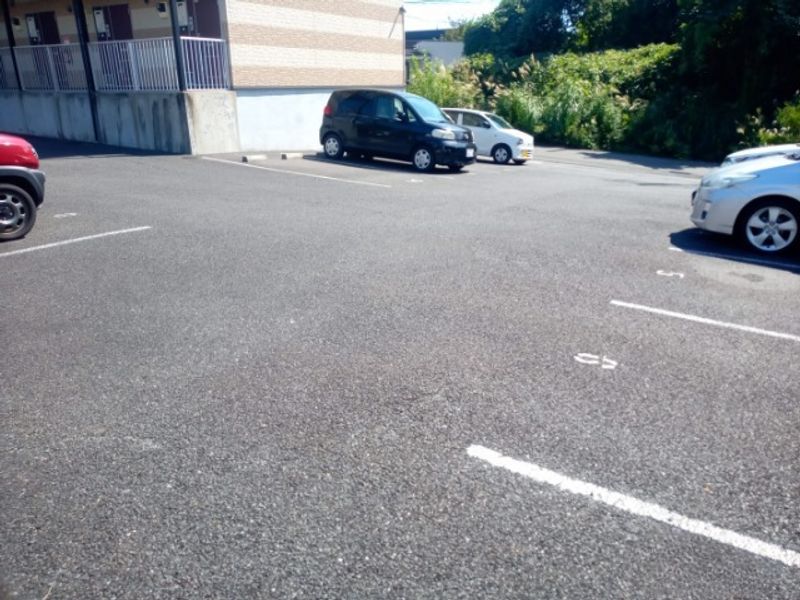 レオパレス清水 駐車場