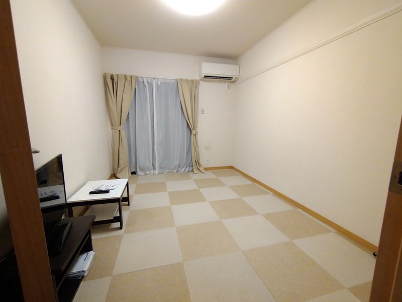 レオパレスサニーハウス石川 居間