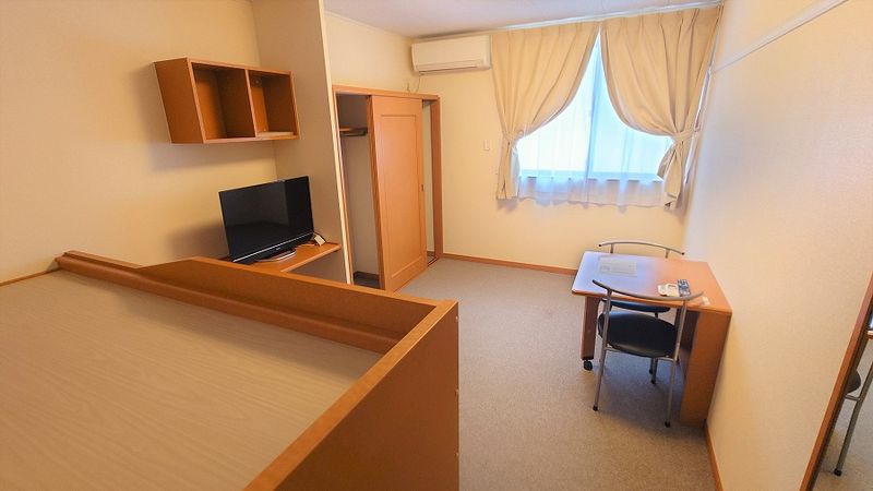 レオパレス久保 玄関