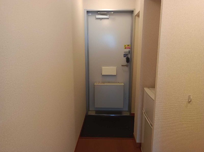 レオパレスるんた 玄関