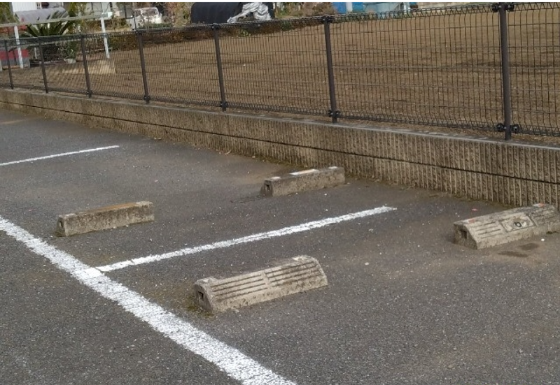 レオパレスミリオンベル 駐車場