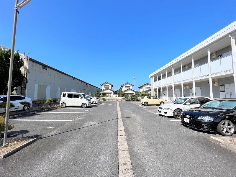 レオパレスソレイユ富益 駐車場
