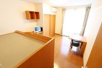 レオパレスヒガシノナミ 居間