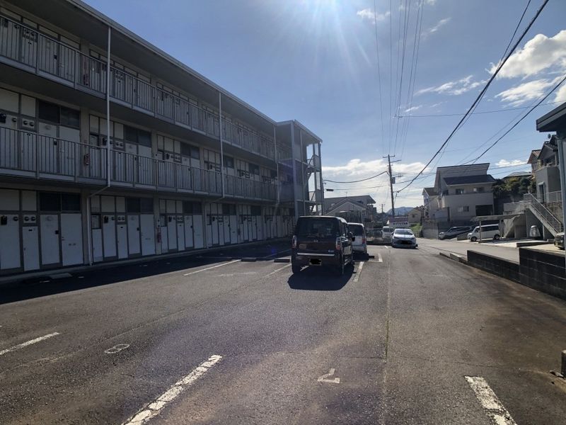 レオパレス柏谷 駐車場