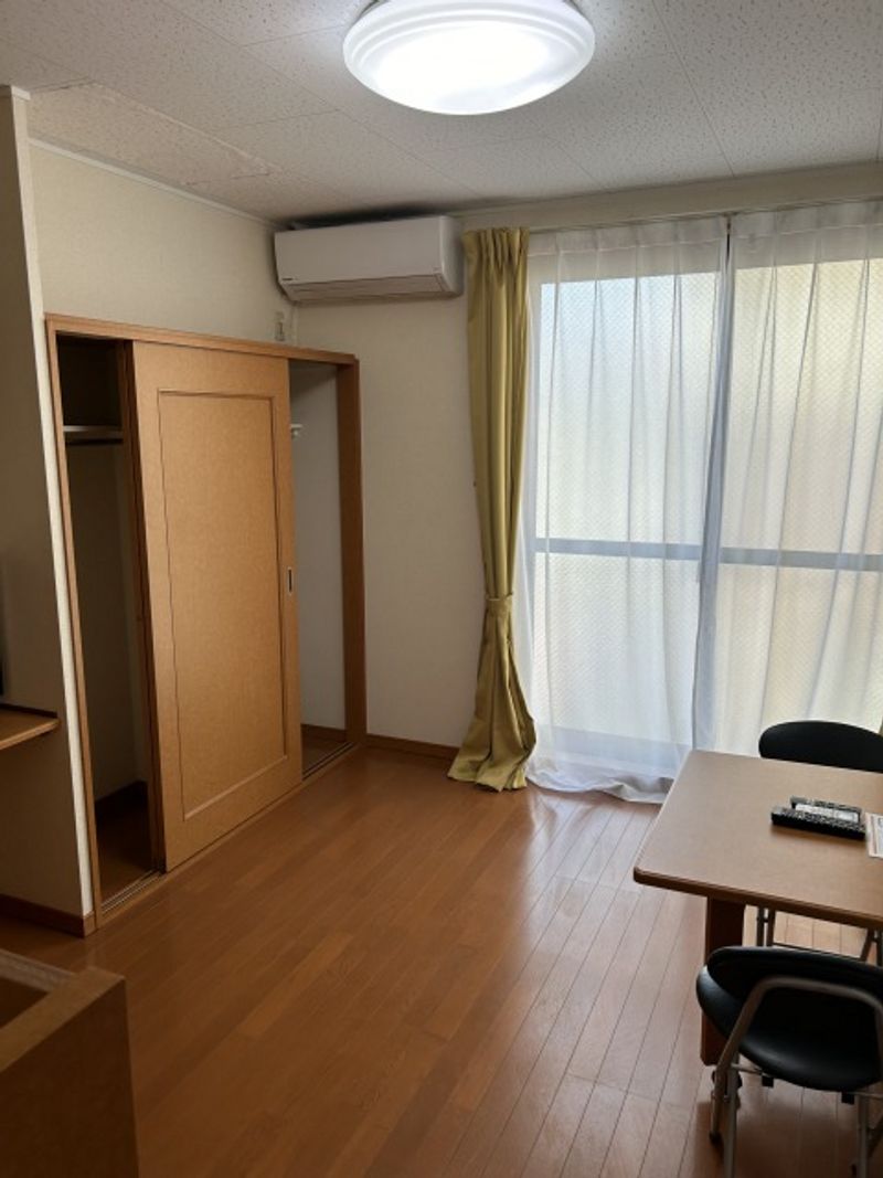 レオパレス川辺 居間