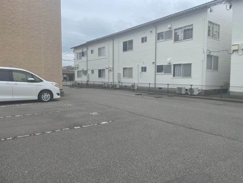 レオパレスパラーム　ユーマ 駐車場