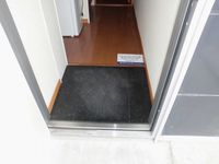 レオパレスコンフォール 玄関