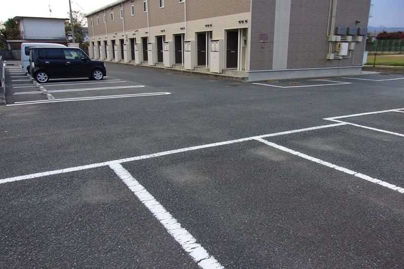 レオパレス宇多の里 駐車場