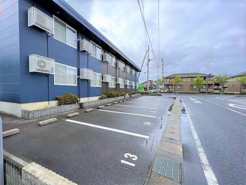 レオパレス観音寺弐番館 駐車場