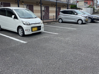 レオパレスベアフルーツ 駐車場