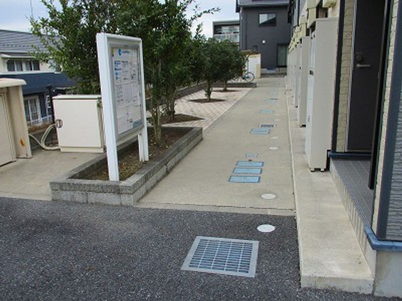 レオパレスインフィニティー エントランス