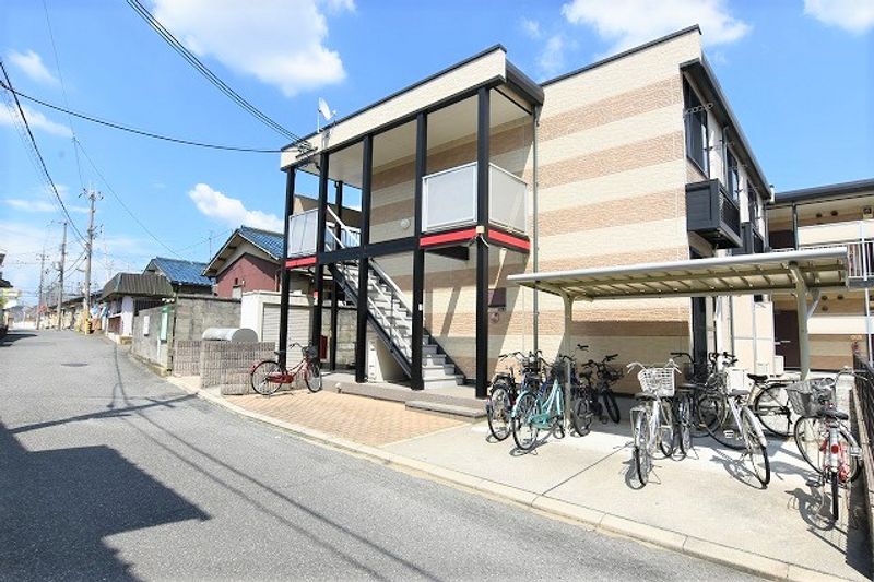 レオパレスくれーる大安寺 エントランス
