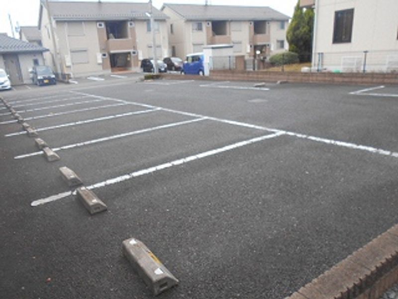 レオパレスフィオーレ東城南 駐車場