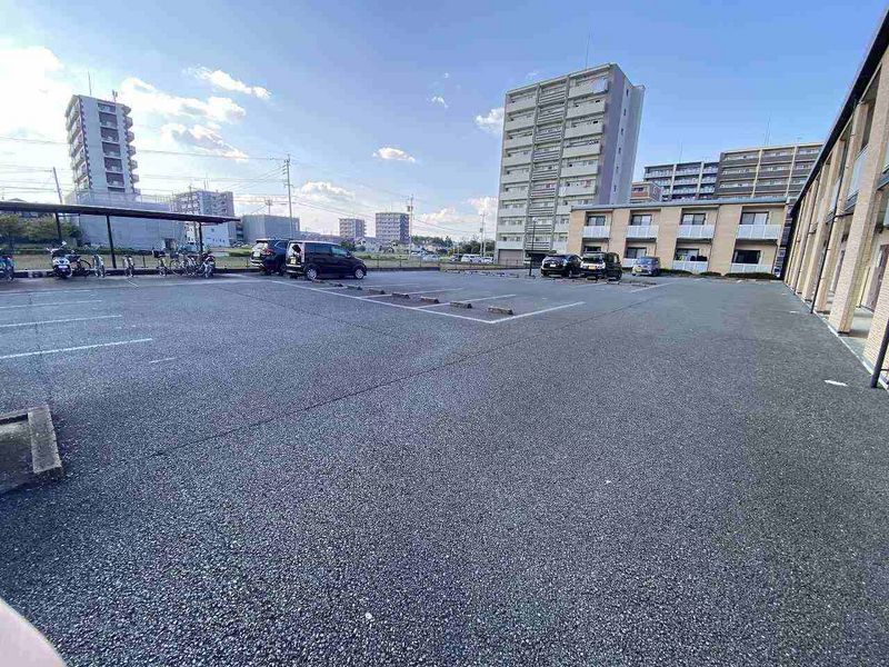 レオパレスなゆた 駐車場
