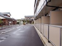 レオパレスカナタコ 駐車場