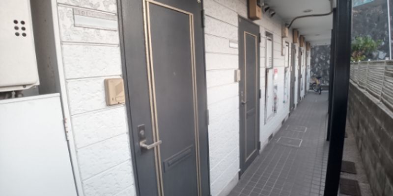 レオパレス枝光 玄関