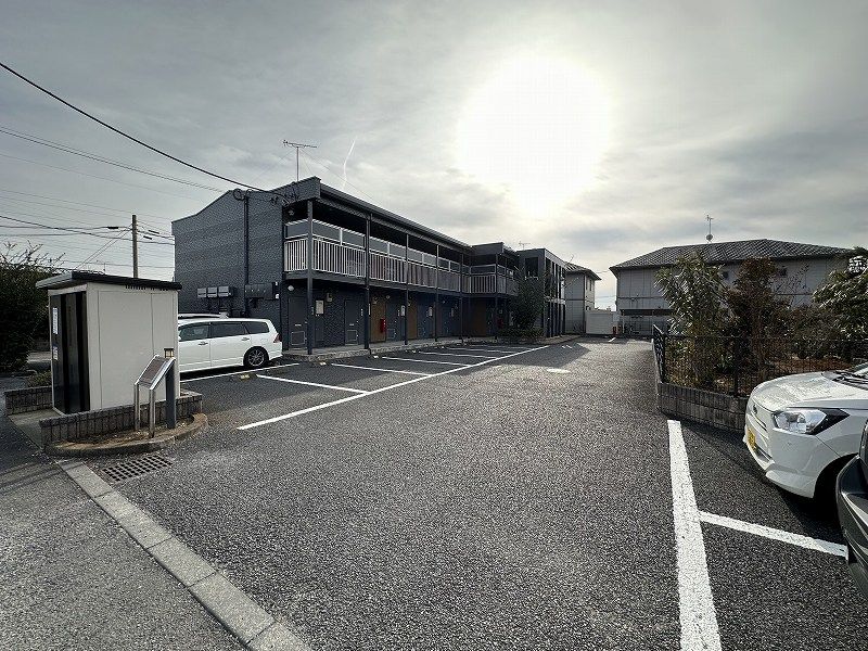 レオパレスサザンビレッジ 駐車場