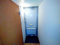 レオパレスラ・ポール 玄関