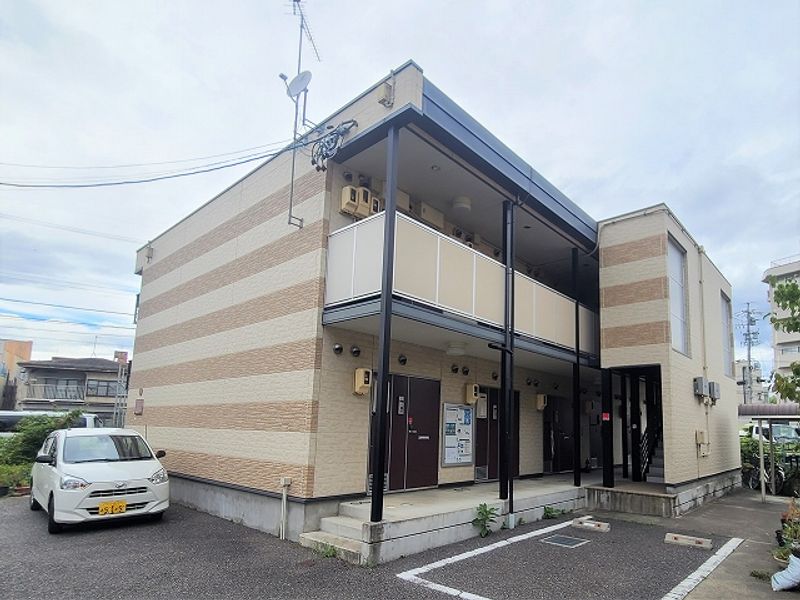 レオパレスなのはな 外観