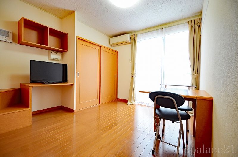 レオパレスサニースクエアーＣ 居間