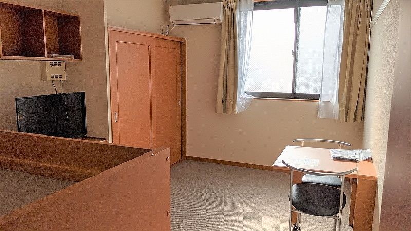 レオパレスカサベルデー 居間