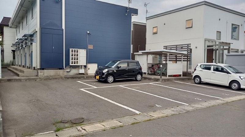 レオパレスエクレール 駐車場