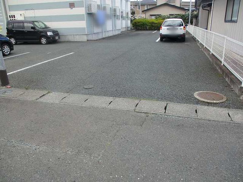 レオパレスクレスト境田北 駐車場