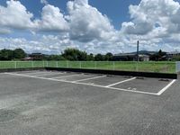 レオパレスルーミング誠 駐車場