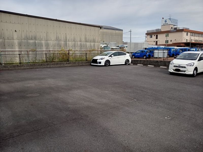 レオパレス尾関 駐車場