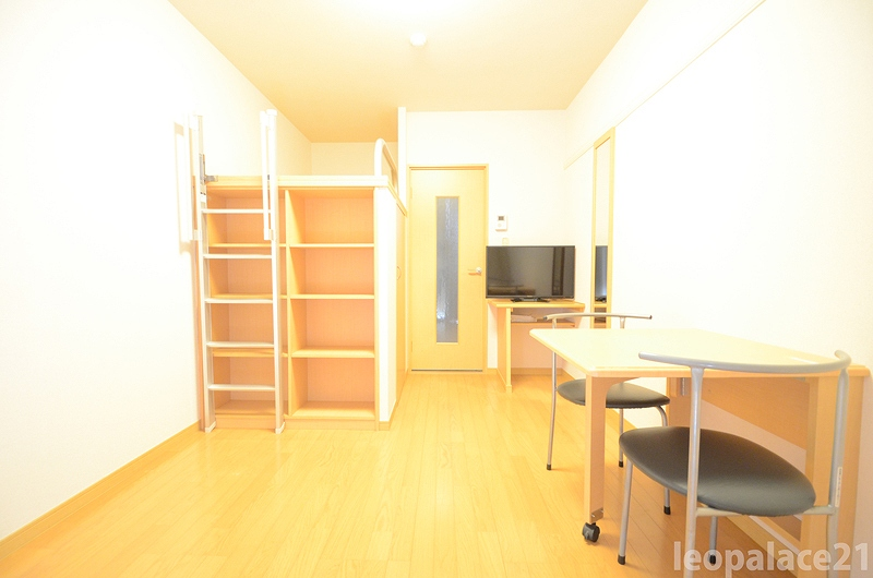 レオパレスドミールⅢ 居間