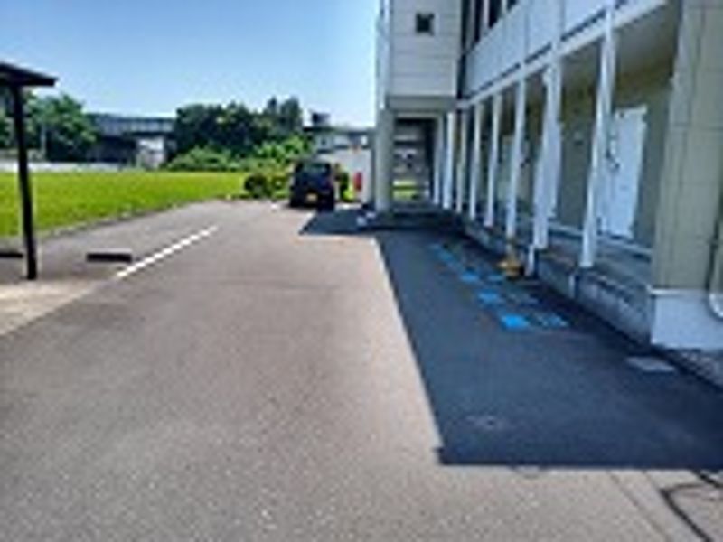 レオパレスきたかみⅡ 駐車場