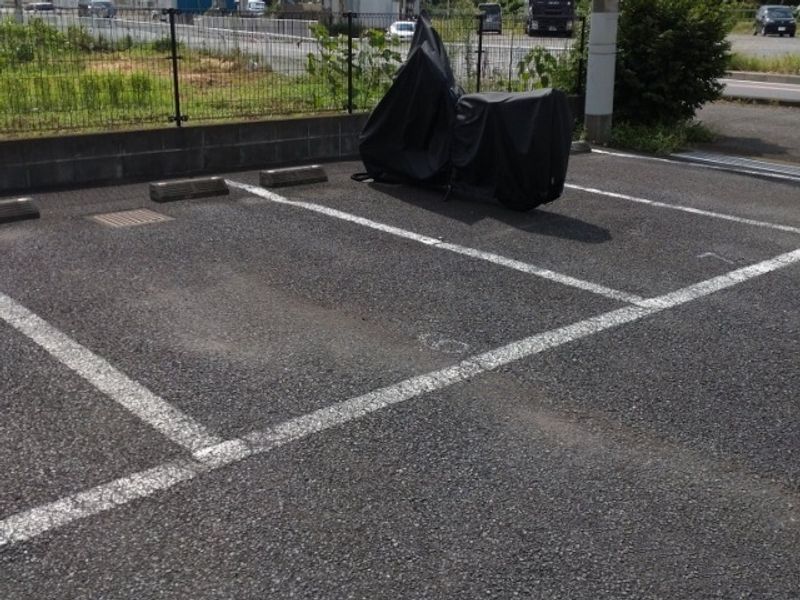 レオパレスライブラ 駐車場