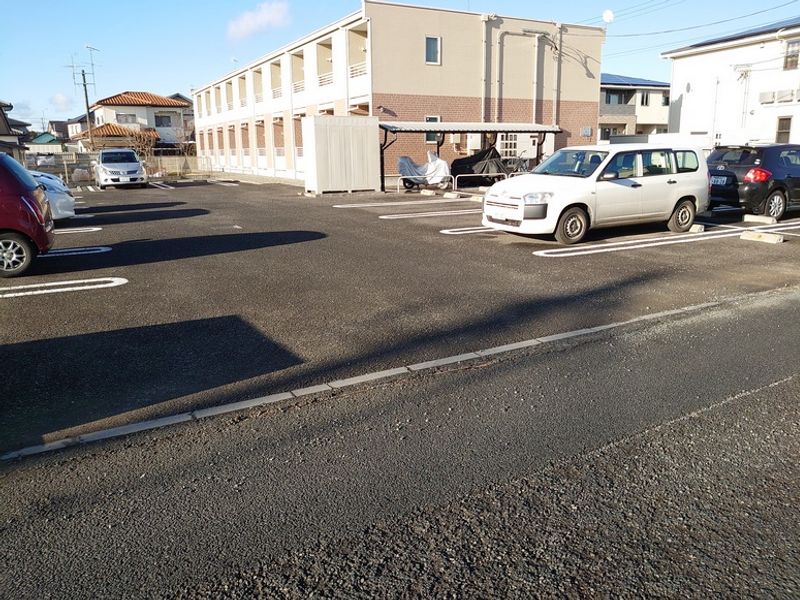 レオネクストルース 駐車場